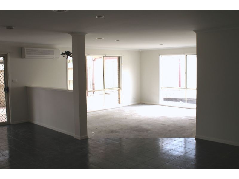 6 NORWEGIAN WAY, Narre Warren South VIC 3805