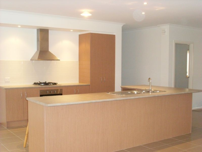 24 Bernly Boulevard, Berwick VIC 3806