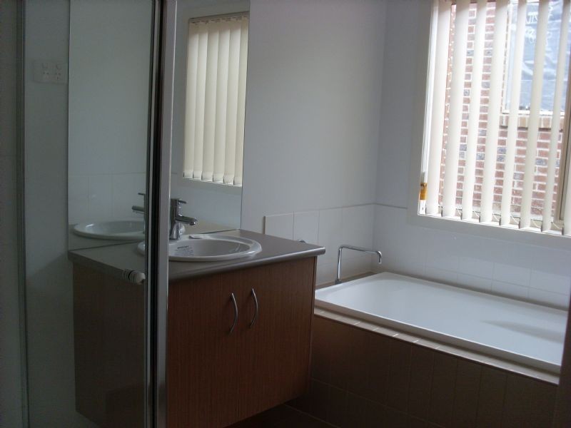 24 Bernly Boulevard, Berwick VIC 3806