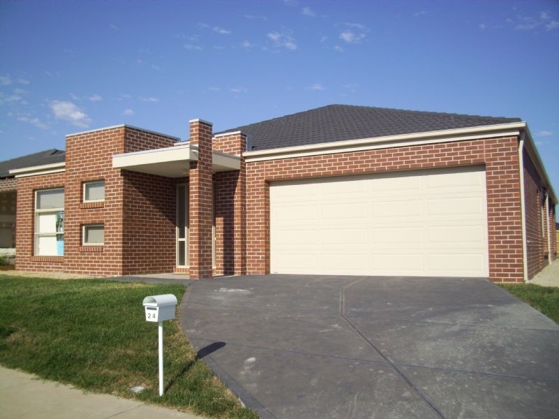 24 Bernly Boulevard, Berwick VIC 3806