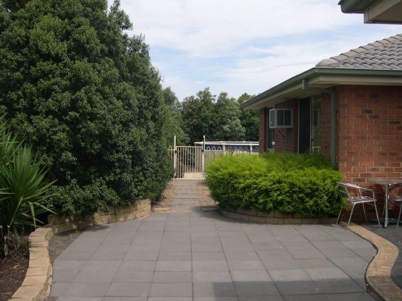 55 Robinswood Parade, Narre Warren South VIC 3805