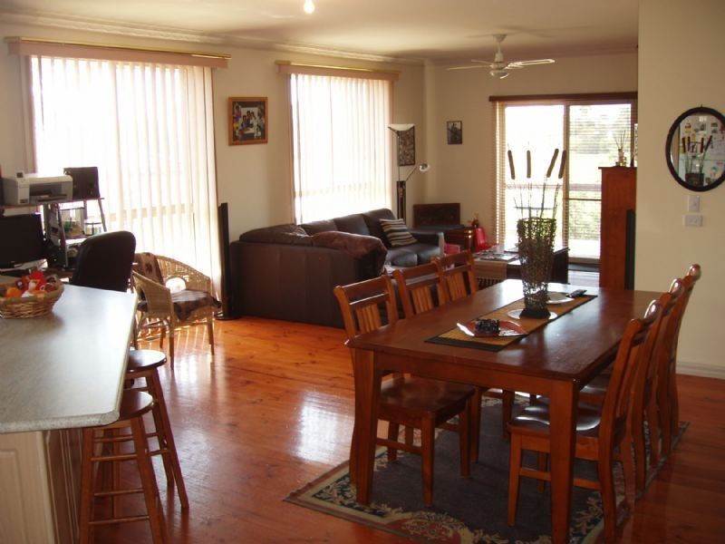 154 DAVID COLLINS DRIVE, Endeavour Hills VIC 3802