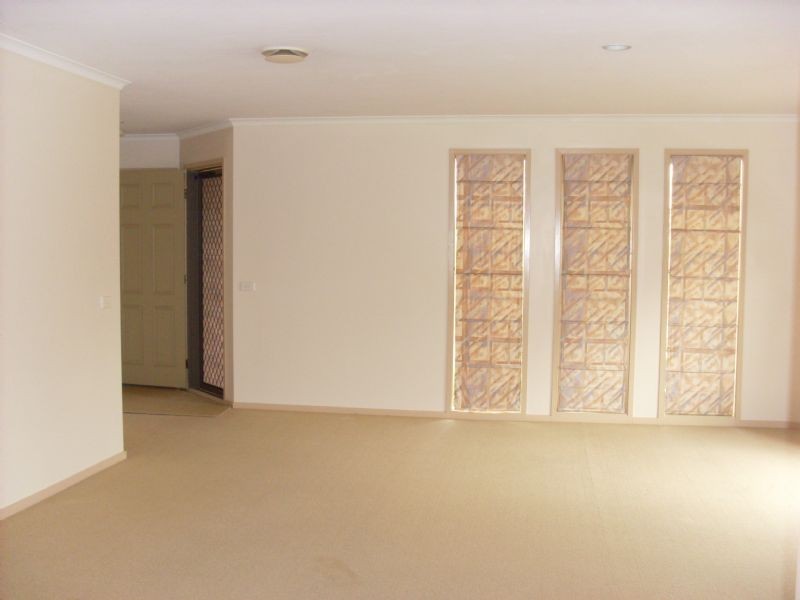 22 Mirrabook Court, Berwick VIC 3806