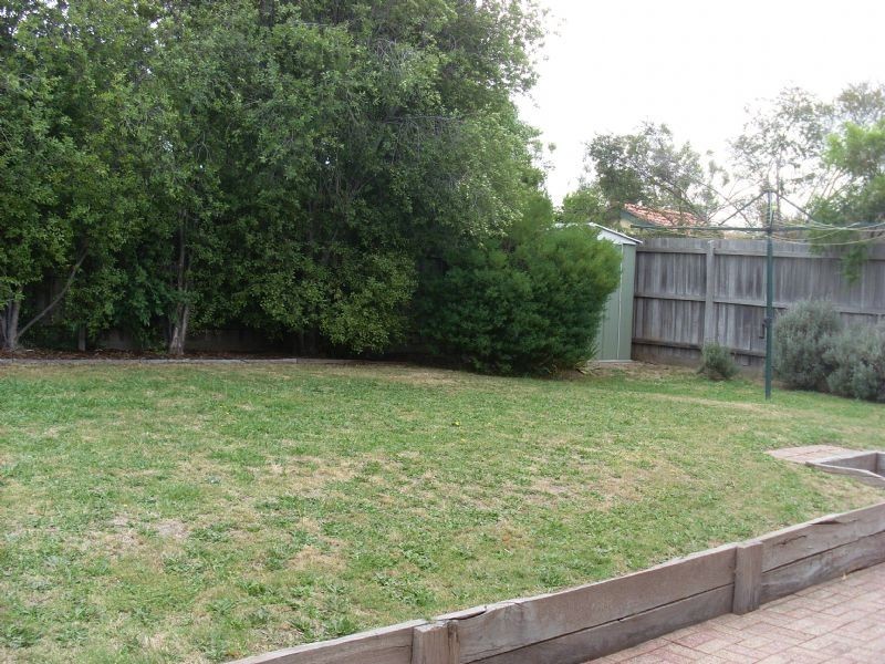 22 Mirrabook Court, Berwick VIC 3806