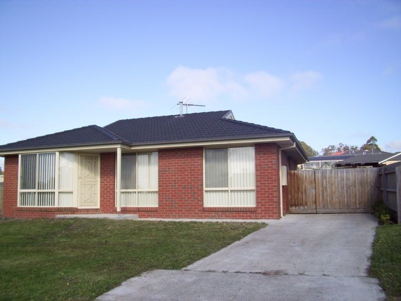 5 Riviera Drive, Pakenham VIC 3810