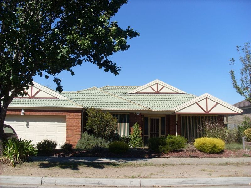 8 The Promenade, Narre Warren South VIC 3805