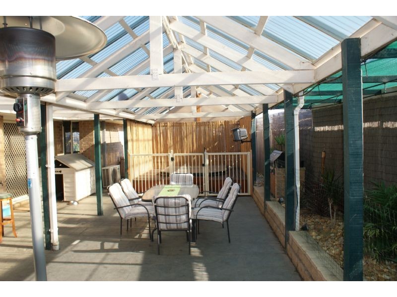 5 MILTON PLACE, Narre Warren South VIC 3805