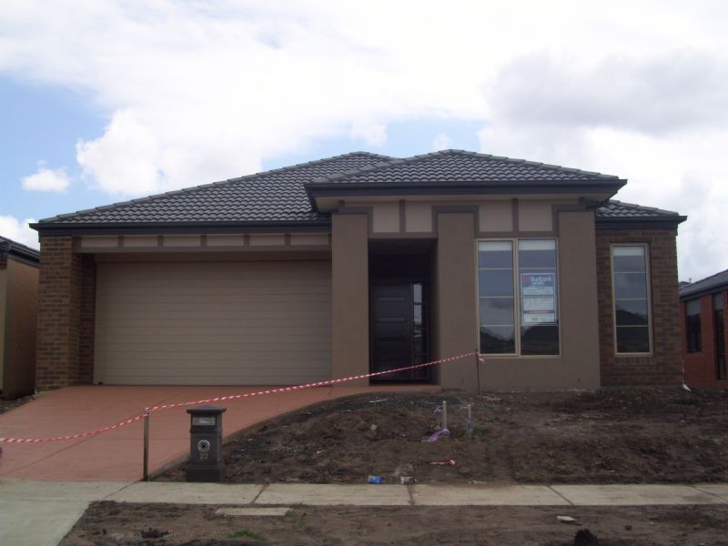 22 Perry Circuit, Cranbourne North VIC 3977