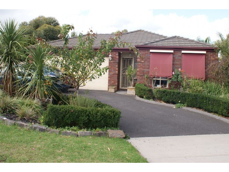 5 BLUE JAY COURT, Narre Warren South VIC 3805