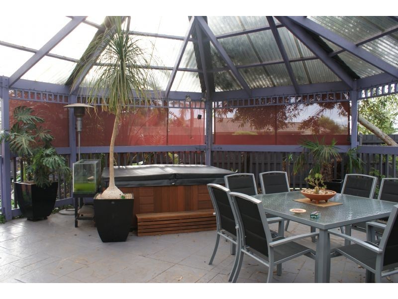 5 BLUE JAY COURT, Narre Warren South VIC 3805