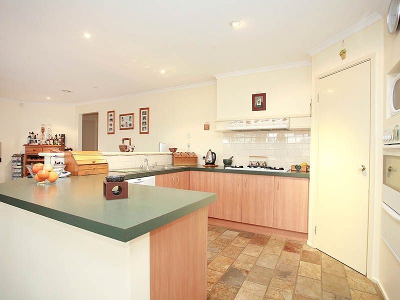 26 HEDGEROW COURT, Narre Warren South VIC 3805