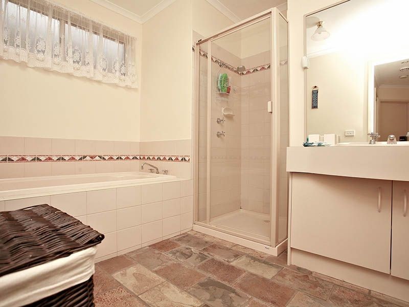 26 HEDGEROW COURT, Narre Warren South VIC 3805