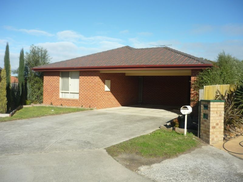 9 Claire Close, Pakenham VIC 3810