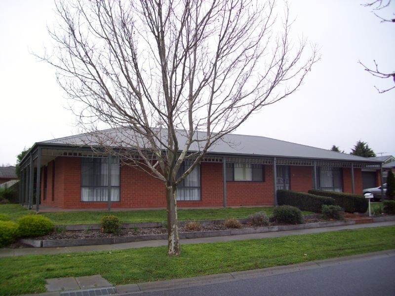 10 Delhuntly Rise, Narre Warren South VIC 3805