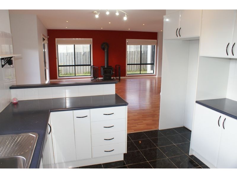 6 HUNT CLUB ROAD, Narre Warren VIC 3805