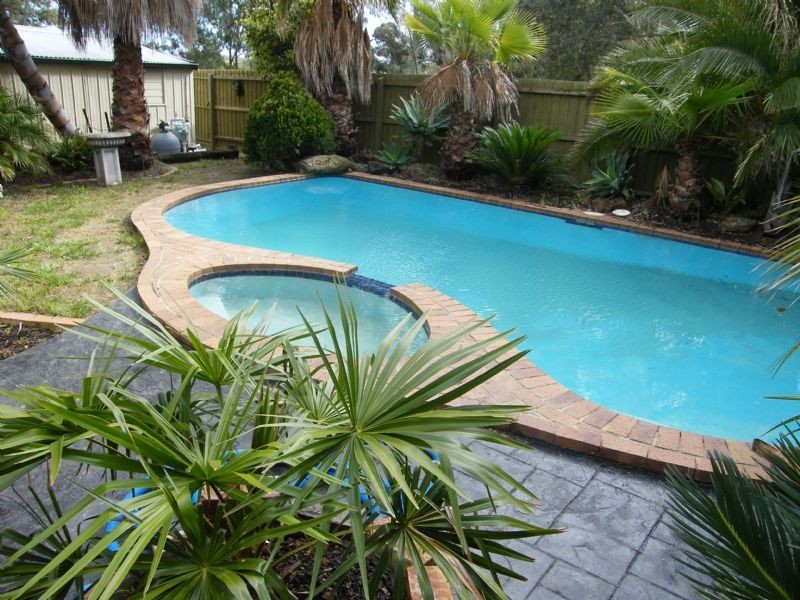 17 FOUNTAIN DRIVE, Narre Warren VIC 3805