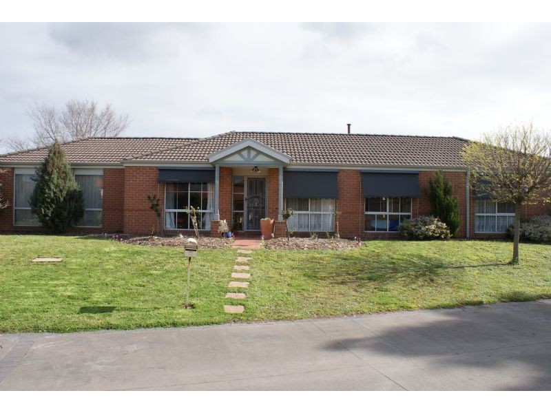 14 FEEHAN CRESCENT, Narre Warren South VIC 3805
