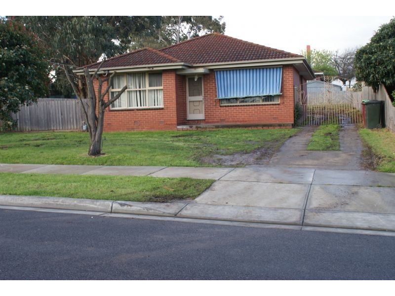 18 MEADOW WOOD WALK, Narre Warren VIC 3805