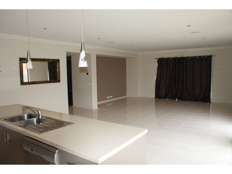 9 PICCADILLY COURT, Narre Warren VIC 3805