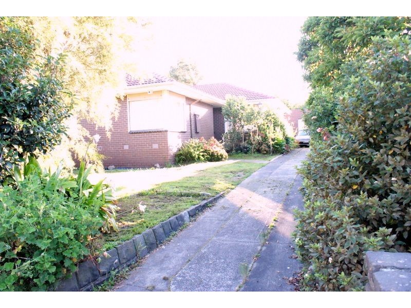 28 Meadow Wood Walk, Narre Warren VIC 3805