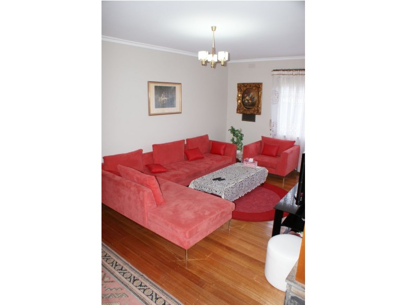 28 Meadow Wood Walk, Narre Warren VIC 3805