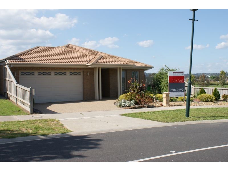 67 LOXLEY BOULEVARD, Narre Warren South VIC 3805