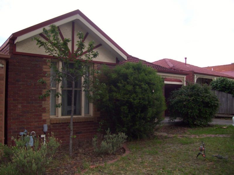 33 Leonard Avenue, Berwick VIC 3806