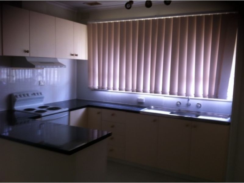 18 Meadow Wood Walk, Narre Warren VIC 3805