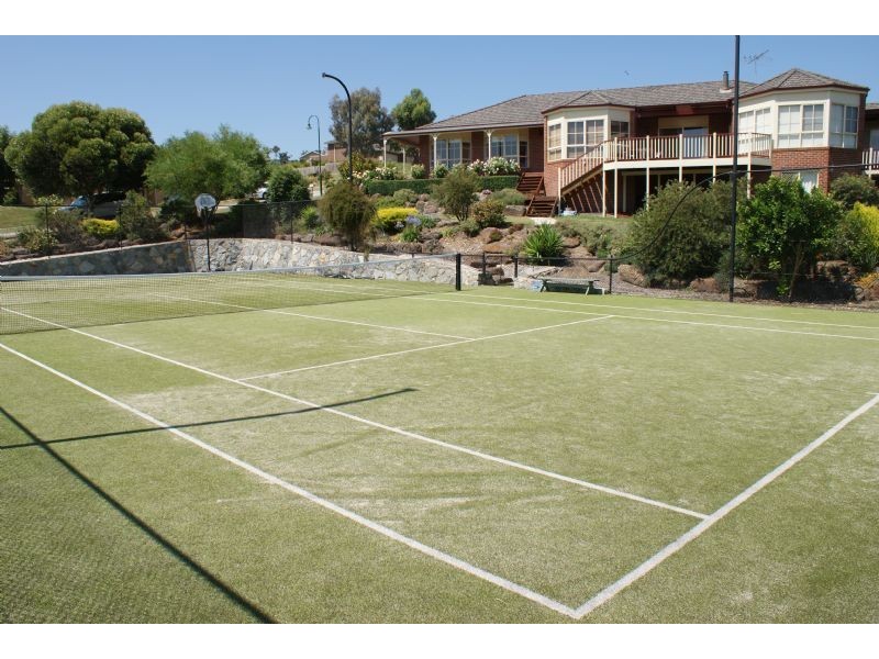 8 Jack Robbie Court, Narre Warren North VIC 3804