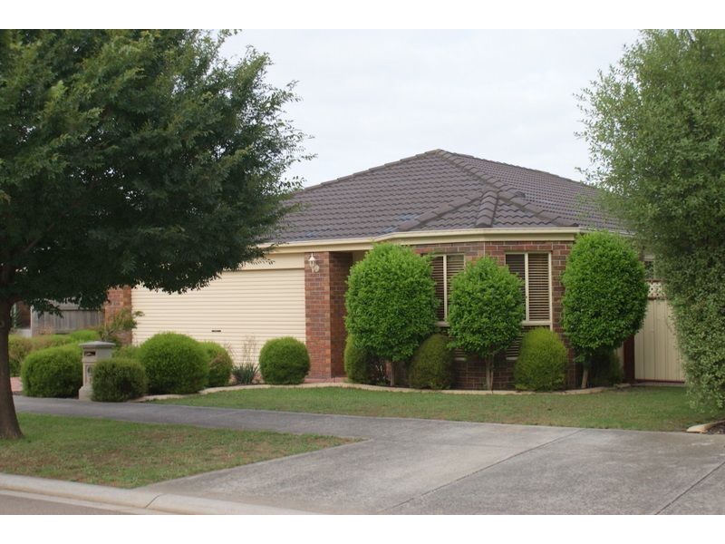 4 Ernest Crescent, Narre Warren South VIC 3805