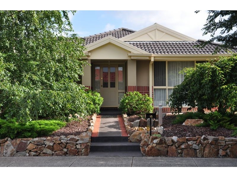 15 Bloomfield Avenue, Narre Warren South VIC 3805