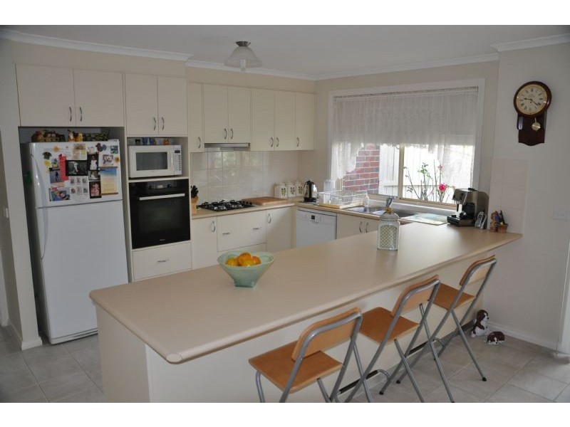 15 Bloomfield Avenue, Narre Warren South VIC 3805
