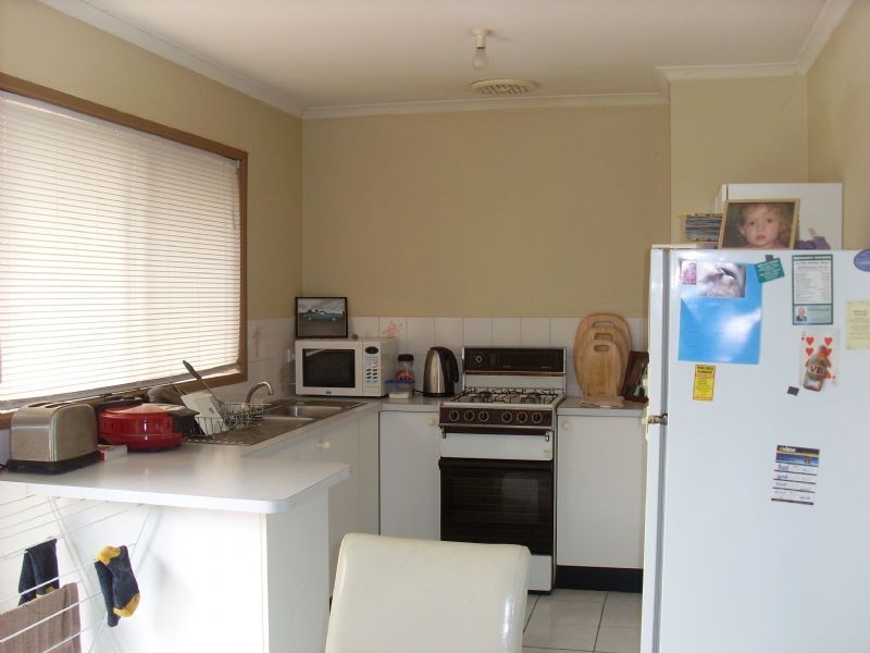 2/102 Fleetwood Drive, Narre Warren VIC 3805