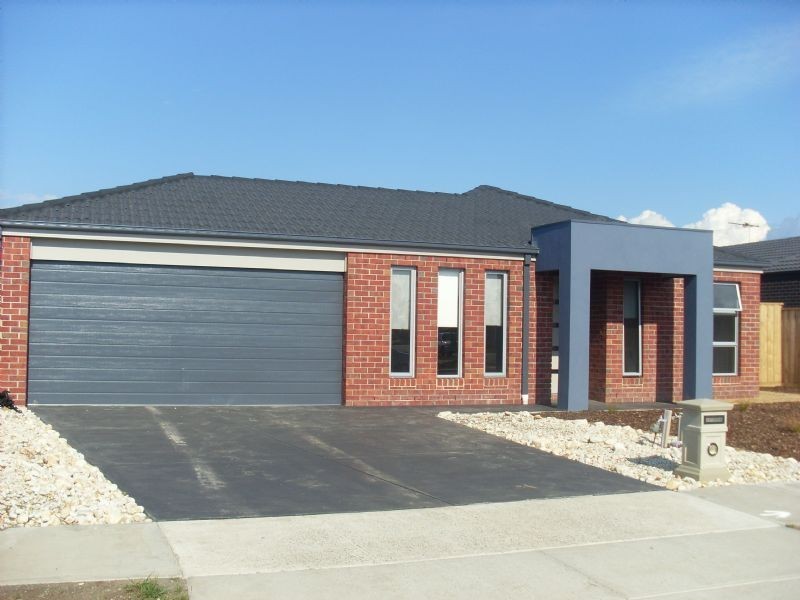 20 Black Caesar Drive, Cranbourne East VIC 3977