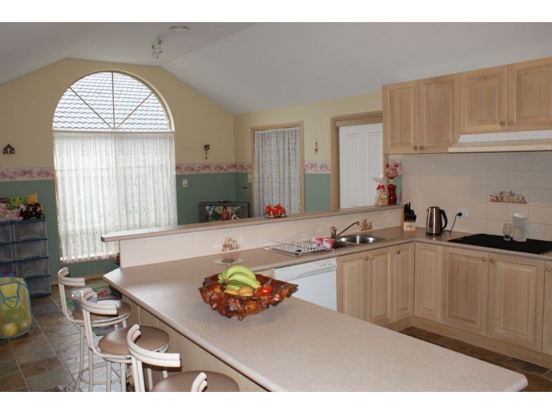 37 Wood Road, Narre Warren South VIC 3805