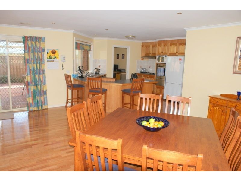 26 Mayfair Crescent, Narre Warren VIC 3805