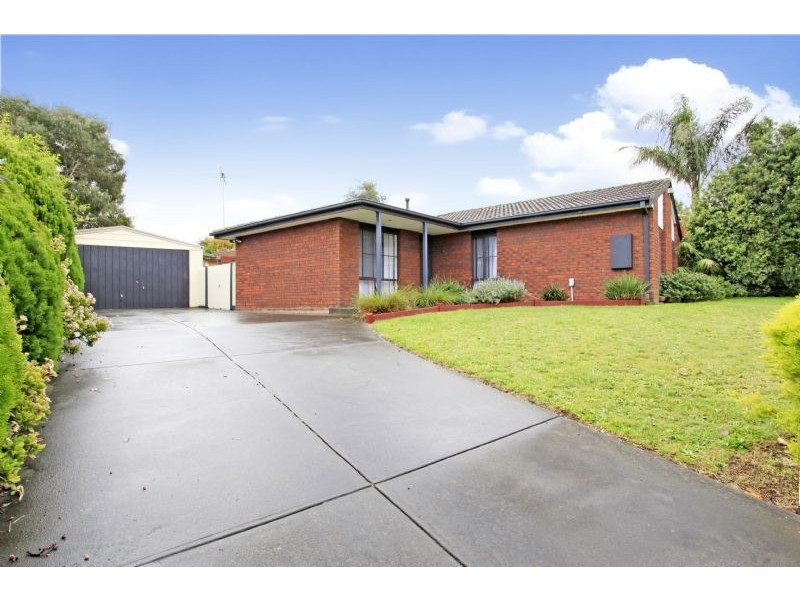 10 Amber Crescent, Narre Warren VIC 3805