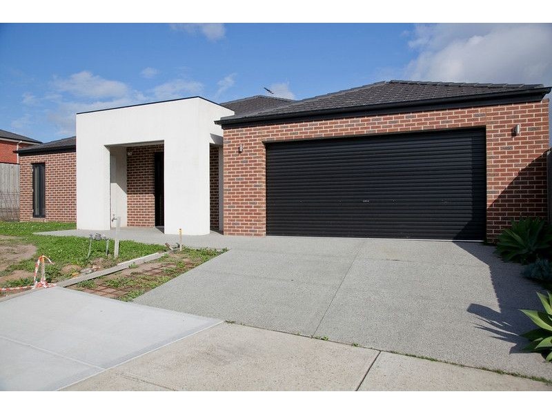 18 Honeyeater Grove, Narre Warren VIC 3805