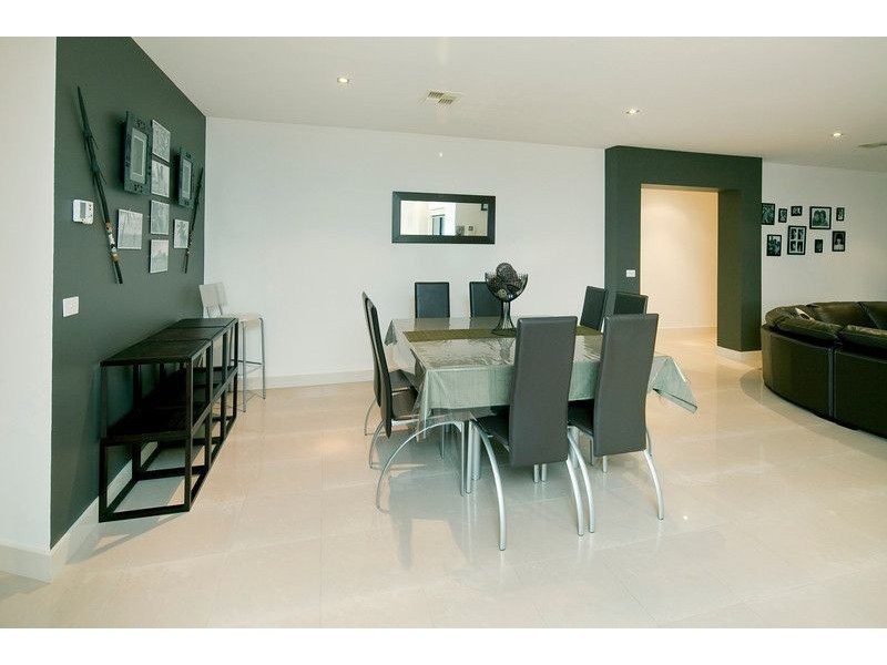 18 Honeyeater Grove, Narre Warren VIC 3805