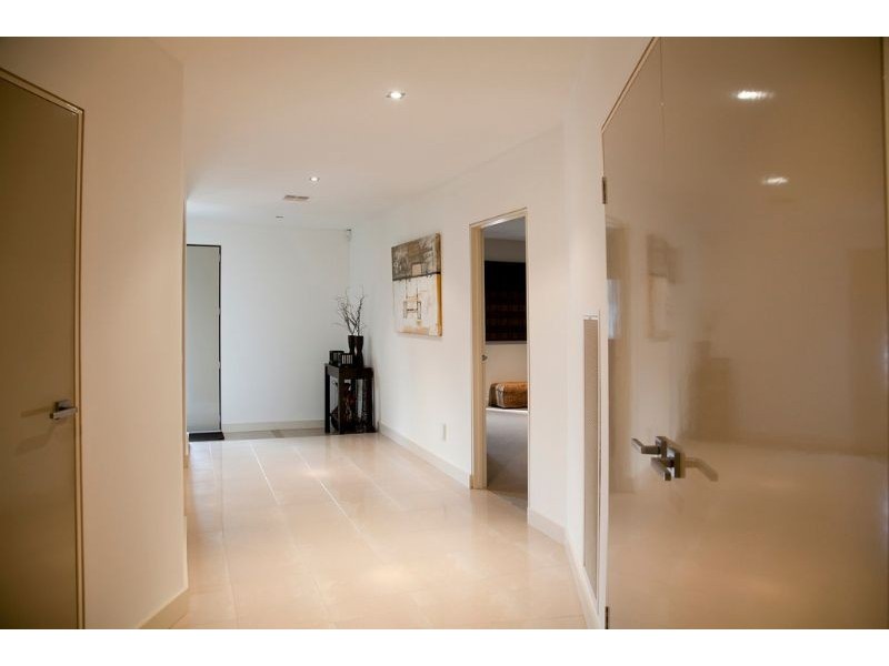 18 Honeyeater Grove, Narre Warren VIC 3805