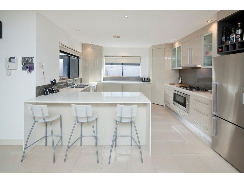 18 Honeyeater Grove, Narre Warren VIC 3805