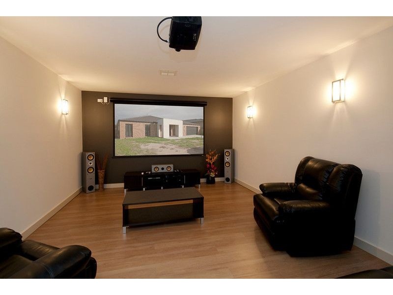 18 Honeyeater Grove, Narre Warren VIC 3805