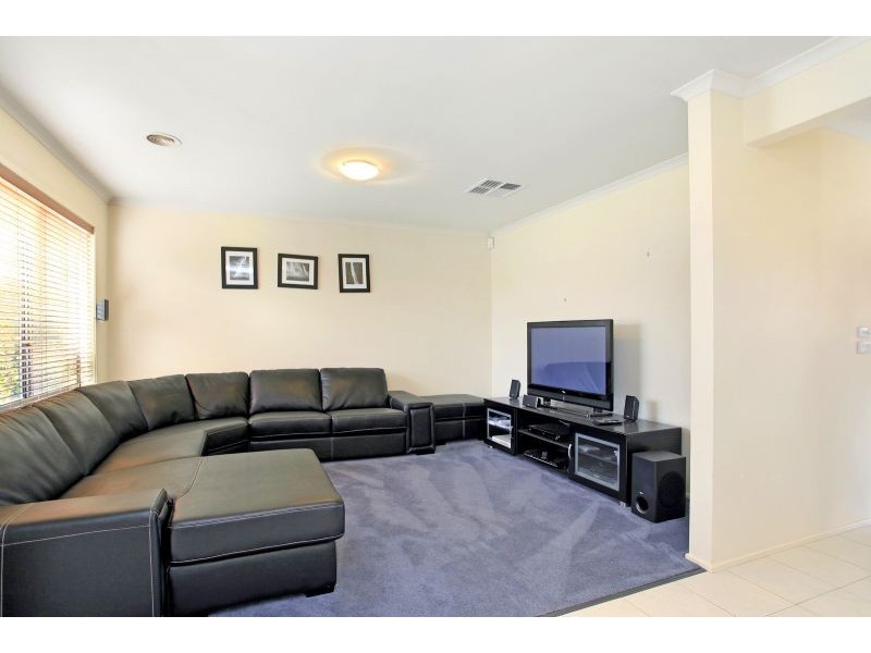 2 Dover Court, Narre Warren South VIC 3805