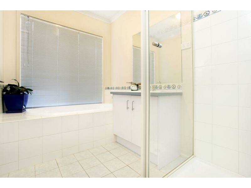 2 Dover Court, Narre Warren South VIC 3805