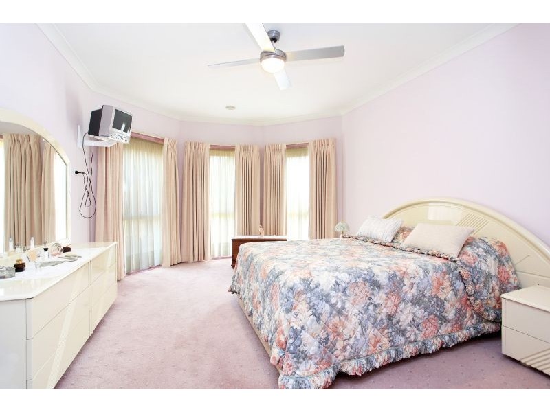 4 Coram Close, Narre Warren North VIC 3804