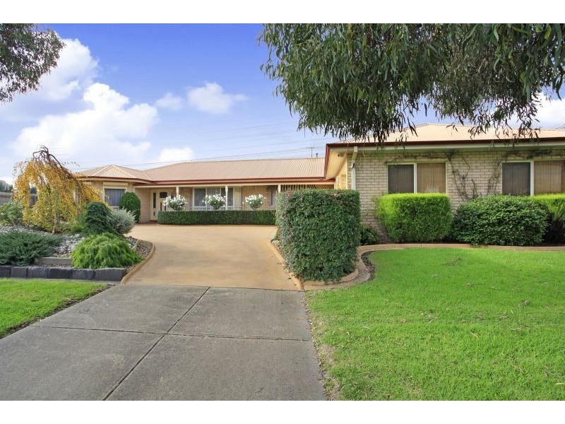 4 Coram Close, Narre Warren North VIC 3804
