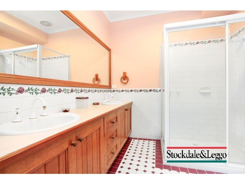 29 Crystal Brook Crt, Narre Warren South VIC 3805