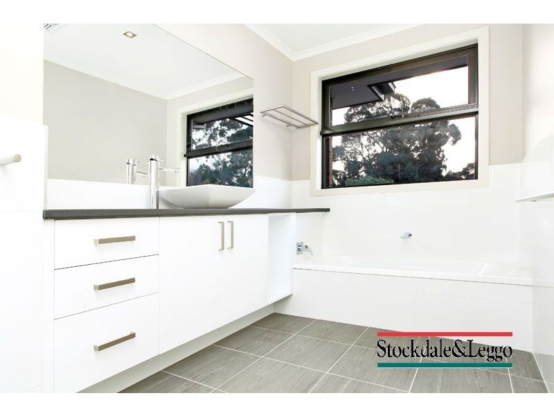 31-33 Main Street, Narre Warren North VIC 3804