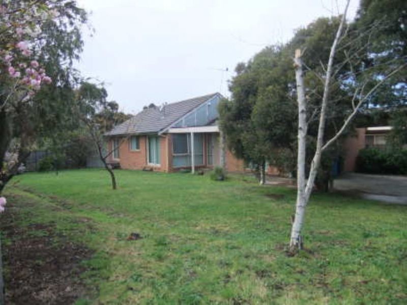 2 Mitre Crescent, Berwick VIC 3806