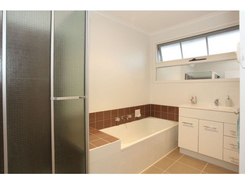 1/15 Sweeney Drive, Narre Warren VIC 3805